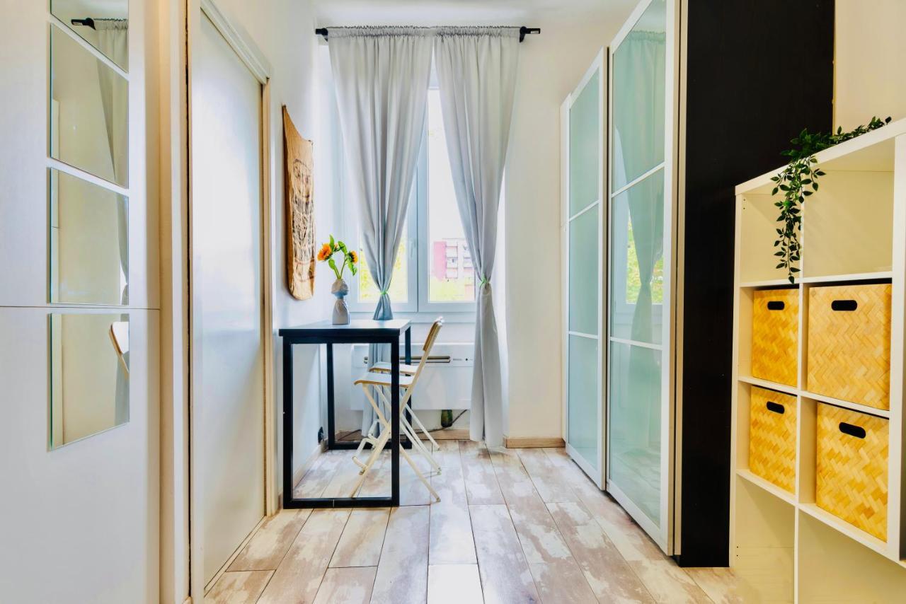 18 Minuti Dal Duomo, Soffitto Con Nuvole Colorate, Favoloso E Accogliente Con Wifi, Netlifx Per 4 Persone Appartamento
